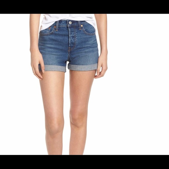 Levi’s wedgie fit shorts - Picture 2 of 4